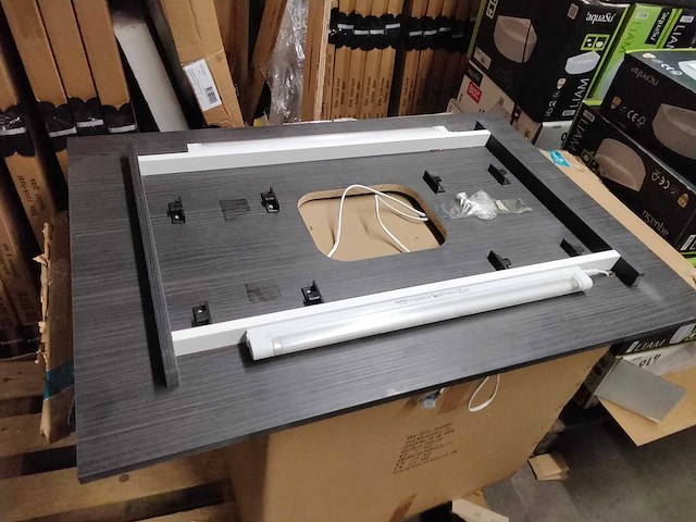 Badkamerspiegel met verlichting - afbeelding 3 van  5