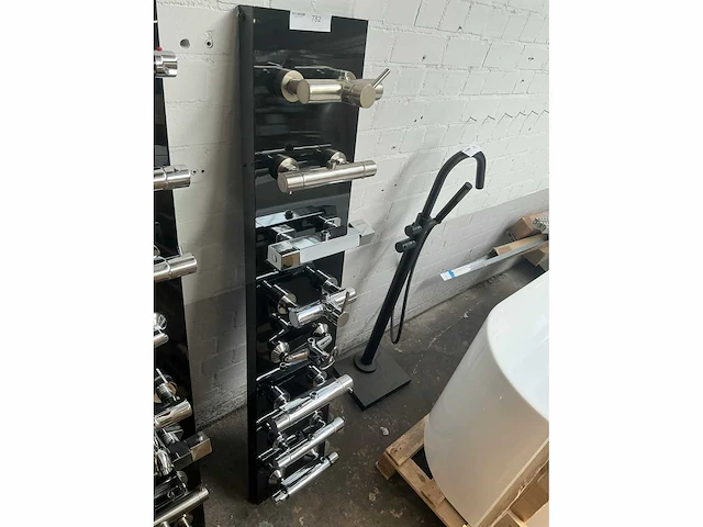 Badkraan demowand - afbeelding 1 van  6