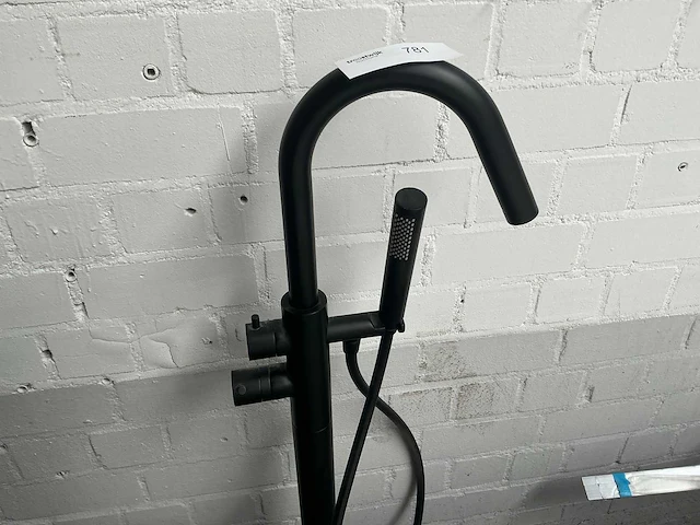 Badkraan zwart voor vrijstaand bad 110cm - afbeelding 3 van  5