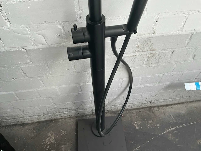 Badkraan zwart voor vrijstaand bad 110cm - afbeelding 4 van  5