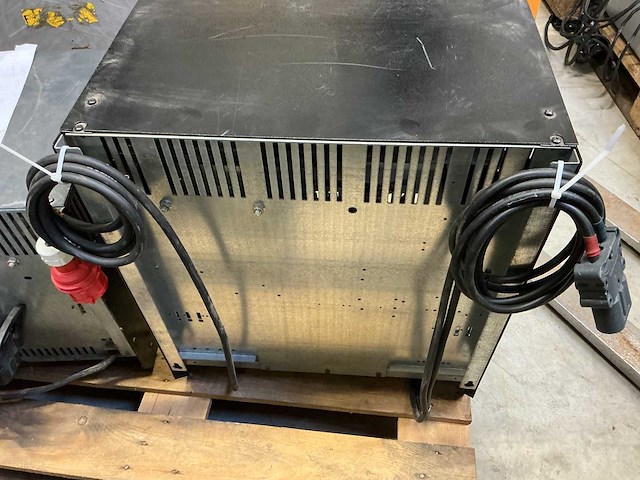 Bae - 48v 70a - acculaders - afbeelding 2 van  3