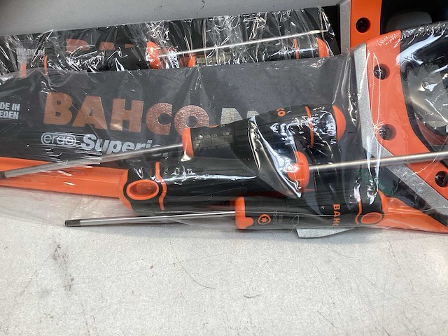 Bahco handzaag + schroevendraaisetje (2x) - afbeelding 2 van  3