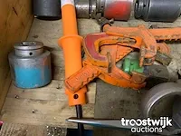 Bak gevuld met doppen en ringsleutels - afbeelding 3 van  5