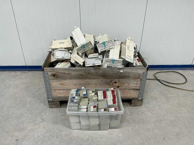 Bak met modules - afbeelding 1 van  2