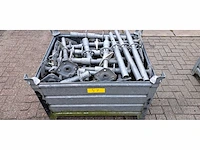 Bak met steigervoeten - afbeelding 1 van  2