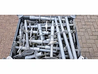 Bak met steigervoeten - afbeelding 2 van  2