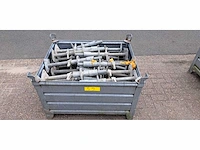 Bak met steigervoeten - afbeelding 1 van  2