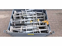 Bak met steigervoeten - afbeelding 2 van  2