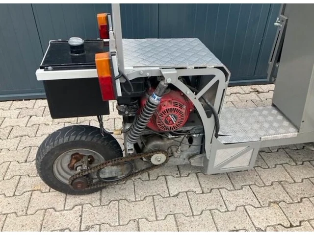 Bakfiets brommer - afbeelding 8 van  13