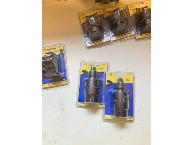 Bakje met aanhangwagenstekker en verloopstekkers 7 stuks - afbeelding 2 van  9