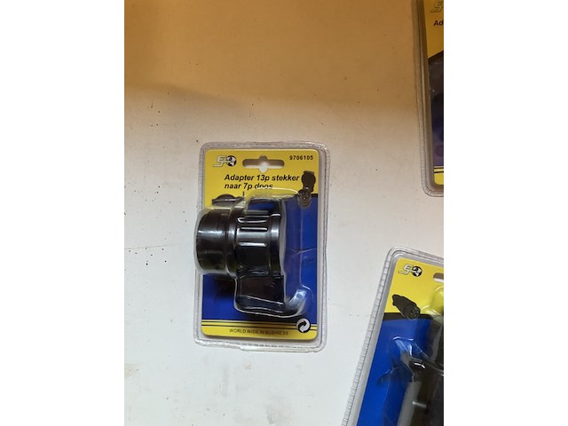 Bakje met aanhangwagenstekker en verloopstekkers 7 stuks - afbeelding 3 van  9