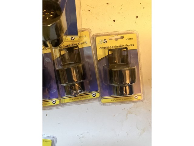 Bakje met aanhangwagenstekker en verloopstekkers 7 stuks - afbeelding 4 van  9