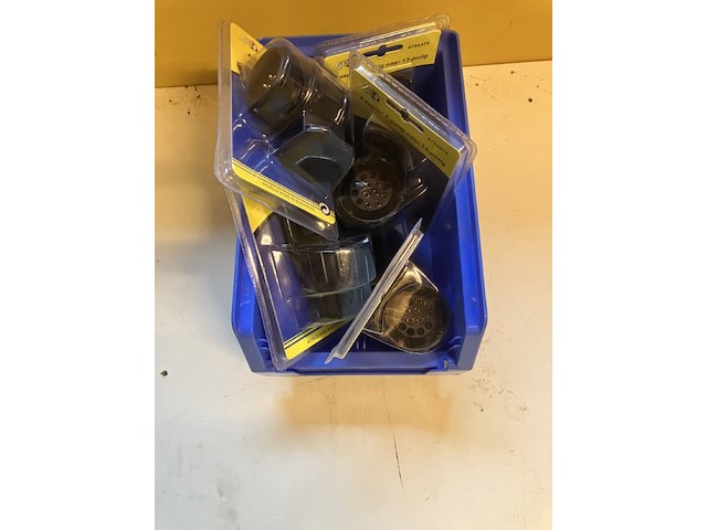 Bakje met aanhangwagenstekker en verloopstekkers 7 stuks - afbeelding 5 van  9