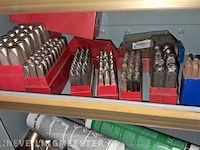 Bakkenkast met inhoud - afbeelding 2 van  16