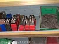 Bakkenkast met inhoud - afbeelding 3 van  16