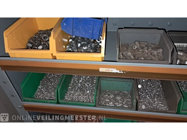 Bakkenkast met inhoud - afbeelding 5 van  16
