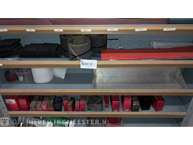 Bakkenkast met inhoud - afbeelding 11 van  16