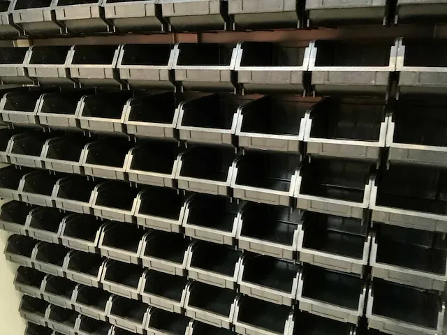 Bakkenstripkast gevuld met 340 opbergbakken - afbeelding 6 van  11