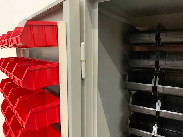 Bakkenstripkast gevuld met 340 opbergbakken - afbeelding 7 van  11