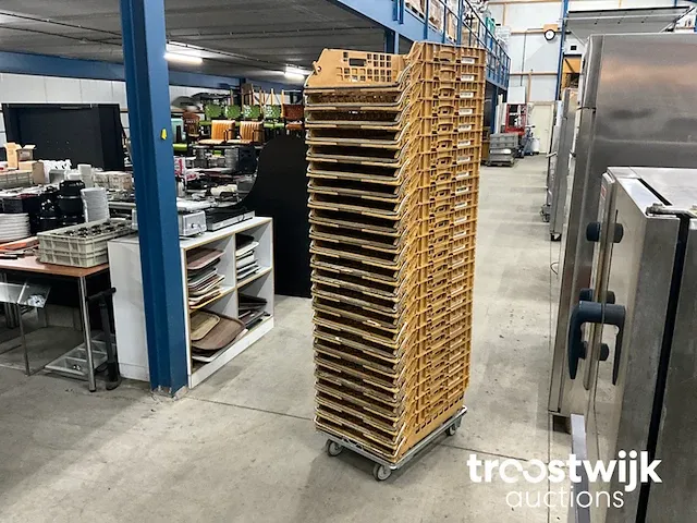 Bakkerskratten op trolly - afbeelding 1 van  6