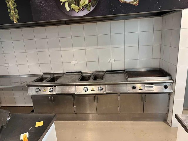 Baklijn met friteuse en bakplaat - afbeelding 1 van  9