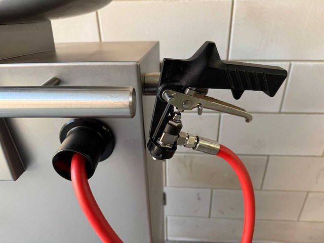 Bakon jelly - 2010 - satelliete 1 - gelei spuit - afbeelding 3 van  5