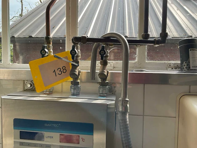 Baktec - 2018 - b3 univers - water doseer systeem - afbeelding 2 van  6