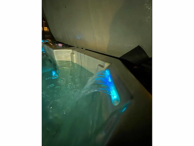 Balboa 10 persoons jacuzzi en zwemspa - afbeelding 3 van  22