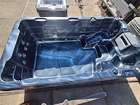 Balboa 10 persoons jacuzzi en zwemspa - afbeelding 1 van  29