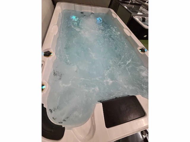 Balboa 10 persoons zwem spa jacuzzi en buitenspa - afbeelding 7 van  29
