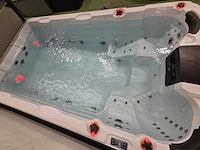 Balboa 10 persoons zwem spa jacuzzi en buitenspa - afbeelding 1 van  29