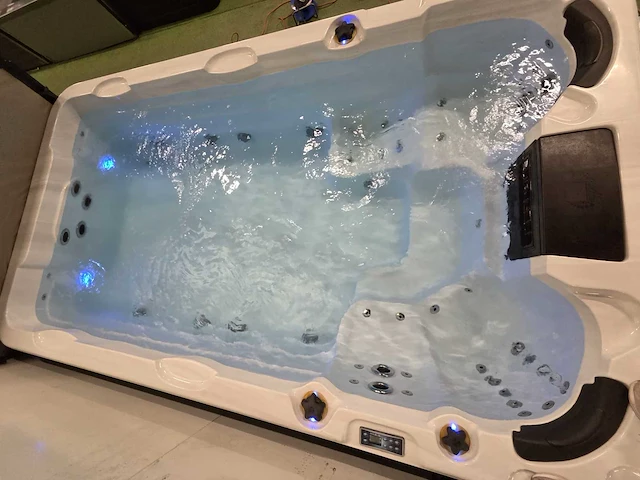 Balboa 10 persoons zwem spa jacuzzi en buitenspa - afbeelding 12 van  29