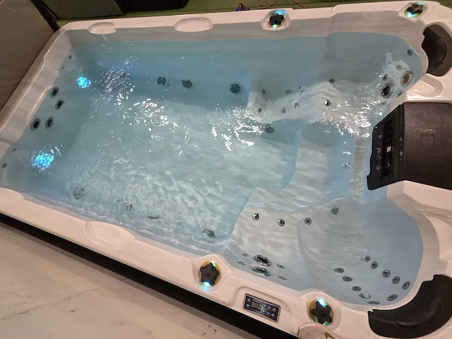 Balboa 10 persoons zwem spa jacuzzi en buitenspa - afbeelding 23 van  29