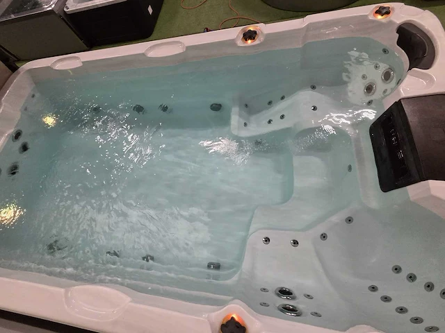 Balboa 10 persoons zwem spa jacuzzi en buitenspa - afbeelding 24 van  29