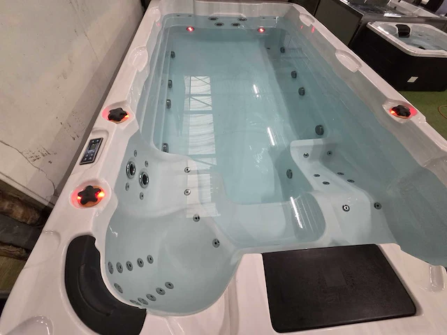Balboa 10 persoons zwem spa jacuzzi en buitenspa - afbeelding 28 van  29