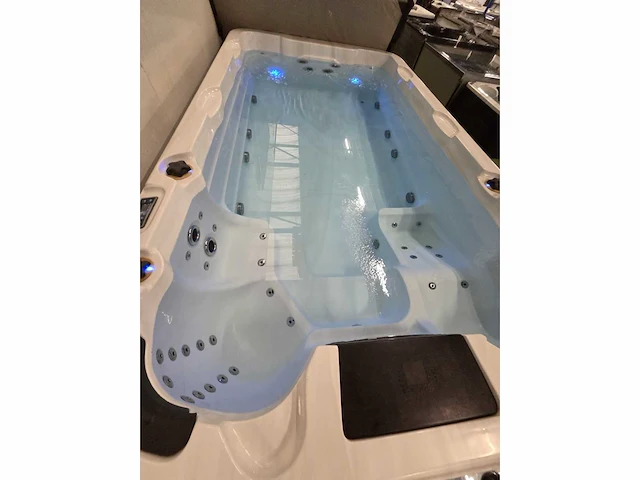 Balboa 10 persoons zwem spa jacuzzi en buitenspa - afbeelding 29 van  29
