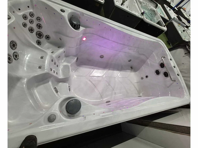 Balboa 15 persoons dubbele cabine jacuzzi en zwemspa - afbeelding 7 van  21