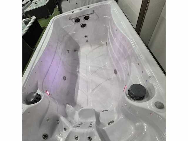 Balboa 15 persoons dubbele cabine jacuzzi en zwemspa - afbeelding 8 van  21