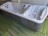 Balboa 15 persoons dubbele cabine jacuzzi en zwemspa
