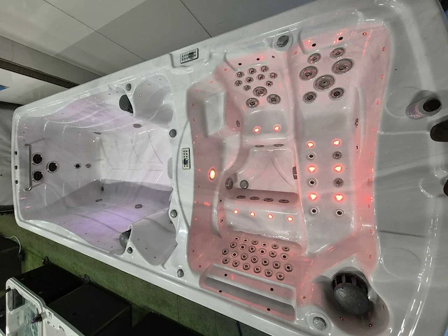Balboa 15 persoons dubbele cabine jacuzzi en zwemspa - afbeelding 12 van  21