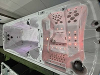 Balboa 15 persoons dubbele cabine jacuzzi en zwemspa - afbeelding 12 van  21