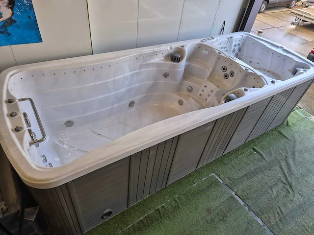 Balboa 15 persoons dubbele cabine jacuzzi en zwemspa - afbeelding 15 van  21