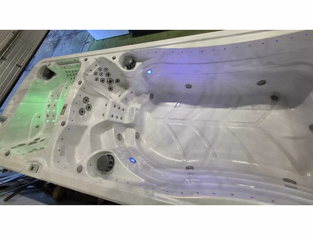 Balboa 15 persoons dubbele cabine jacuzzi en zwemspa - afbeelding 20 van  21