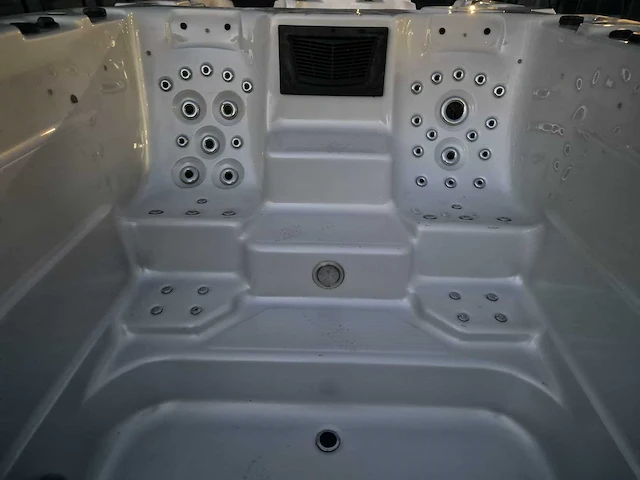 Balboa 15 persoons dubbele cabine jacuzzi en zwemspa - afbeelding 6 van  21