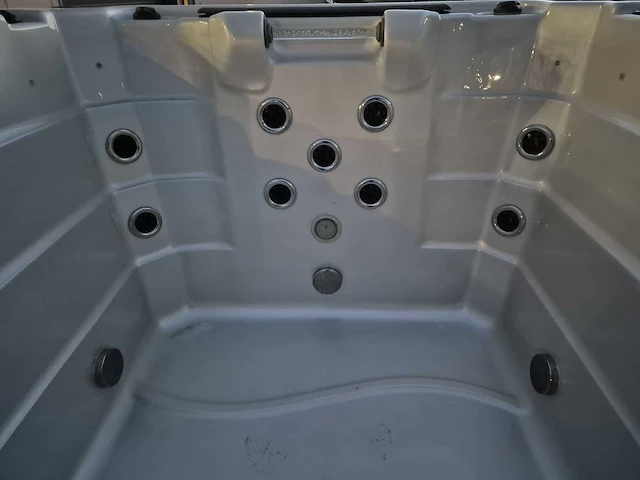 Balboa 15 persoons dubbele cabine jacuzzi en zwemspa - afbeelding 7 van  21
