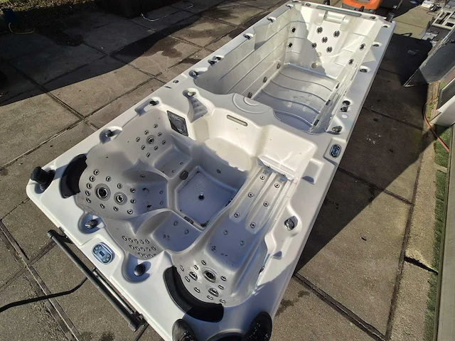 Balboa 15 persoons dubbele cabine jacuzzi en zwemspa - afbeelding 12 van  21