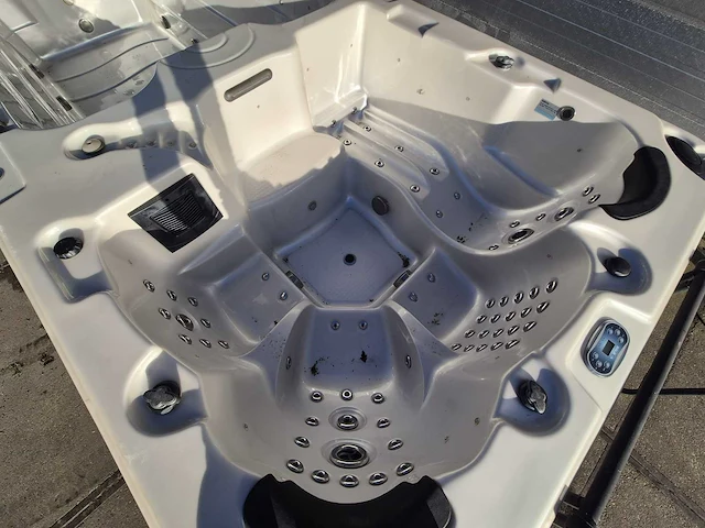 Balboa 15 persoons dubbele cabine jacuzzi en zwemspa - afbeelding 15 van  21