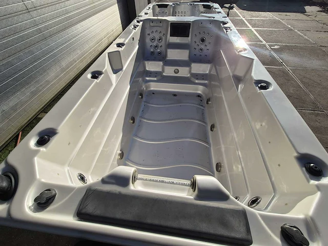 Balboa 15 persoons dubbele cabine jacuzzi en zwemspa - afbeelding 17 van  21