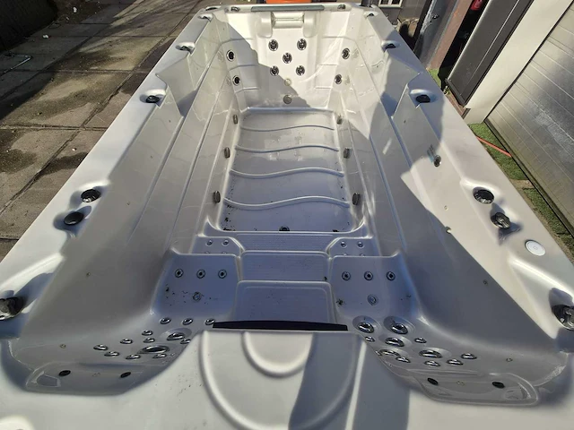 Balboa 15 persoons dubbele cabine jacuzzi en zwemspa - afbeelding 18 van  21