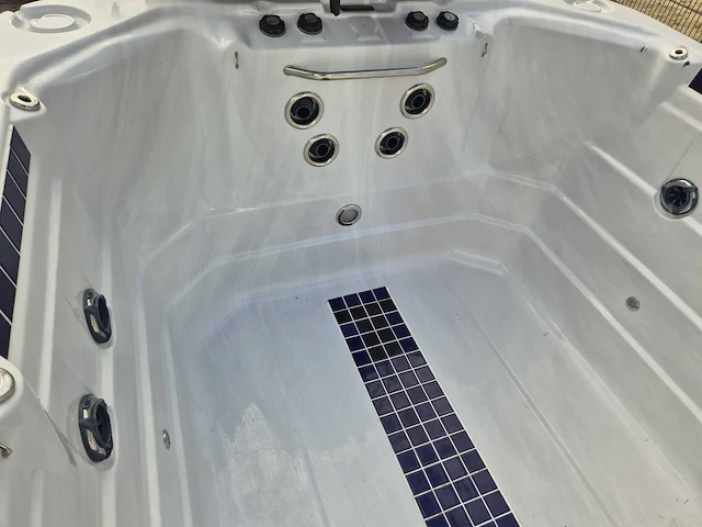 Balboa 15 persoons dubbele cabine jacuzzi en zwemspa - afbeelding 2 van  20